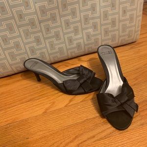 Black no strap bow heels